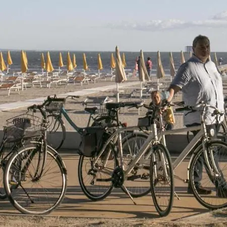 公寓 Cozy Flat For Four Guests Just Steps From The Sea *