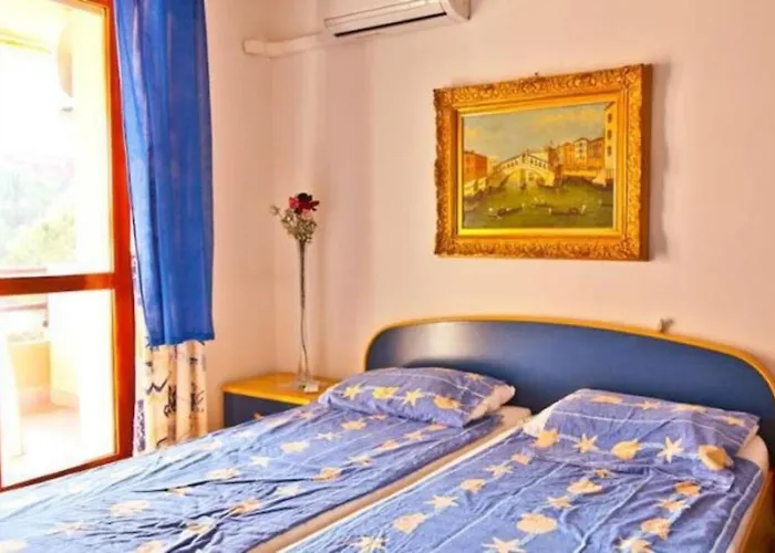 Cozy Flat For Four Guests Just Steps From The Sea *